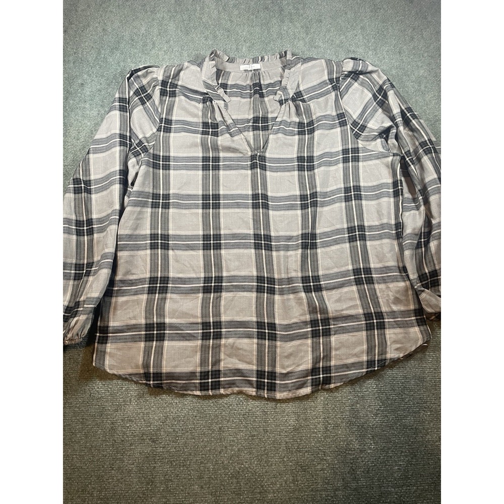 Women's plus size 2X Maurice's Plaid V Neck Long Sleeves Blouse Black/Gray